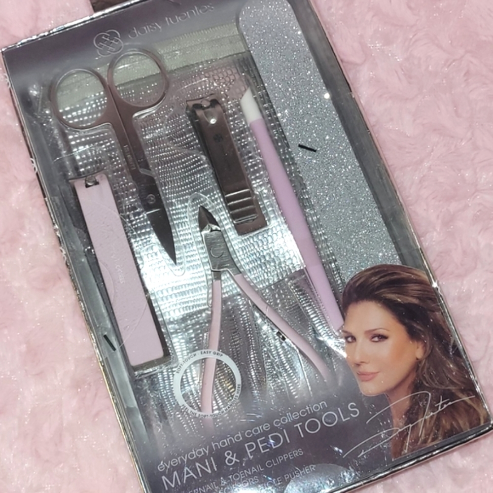 Daisy Fuentes 7-pc. Mani/Pedi set